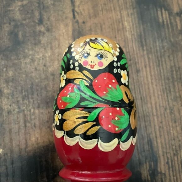 Vintage Matryoshka Nesting Dolls Wooden Babushka 5 Dolls Set/ Made in USSR - Picture 4 of 8